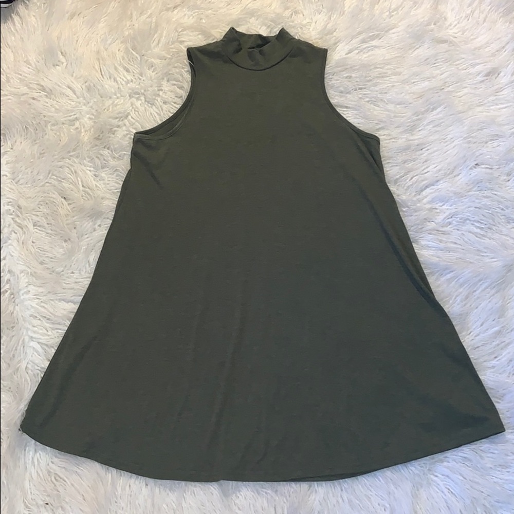 Green sleeveless turtleneck dress